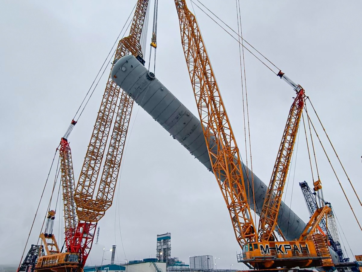 Подъем реактора высота 102м, вес 1200т